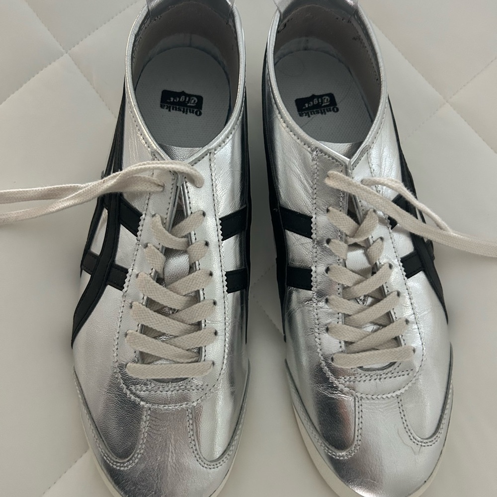 Onitsuka Tiger by Asics unisex Metallic Silver and Black Sneakers